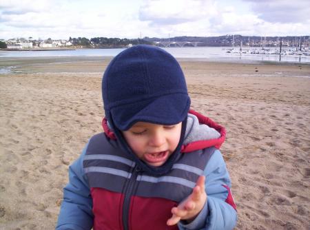 Beurkkkkkkk encor du sable sur les mains...